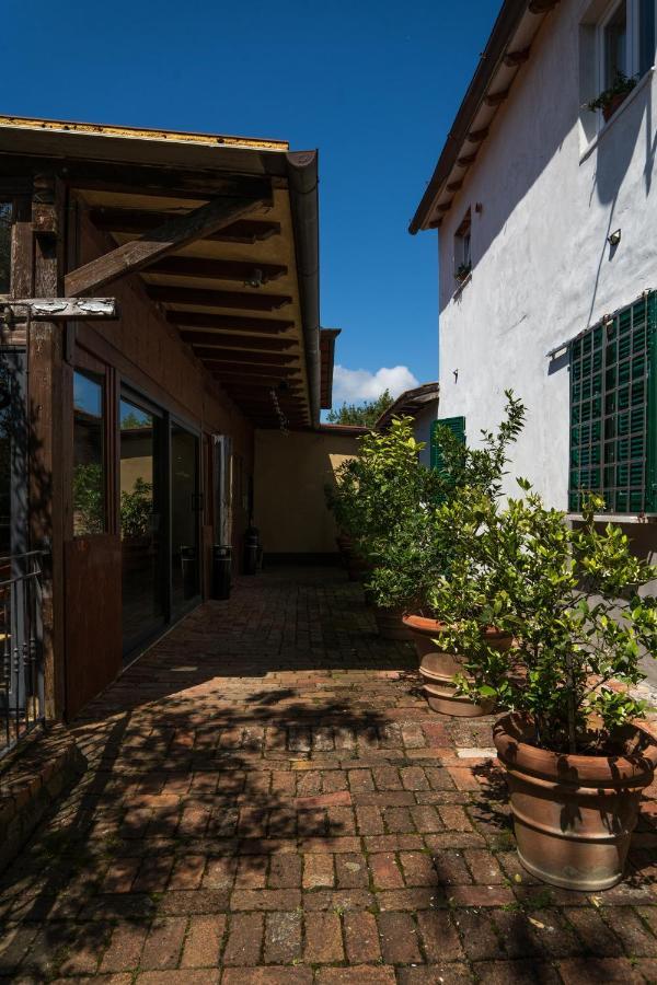 Locanda La Valle Castelnuovo di Magra Exterior foto